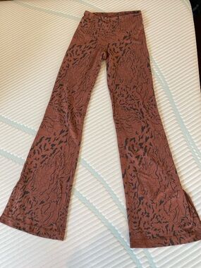 Lululemon Size 4 Brown Patterned Flare Leggings